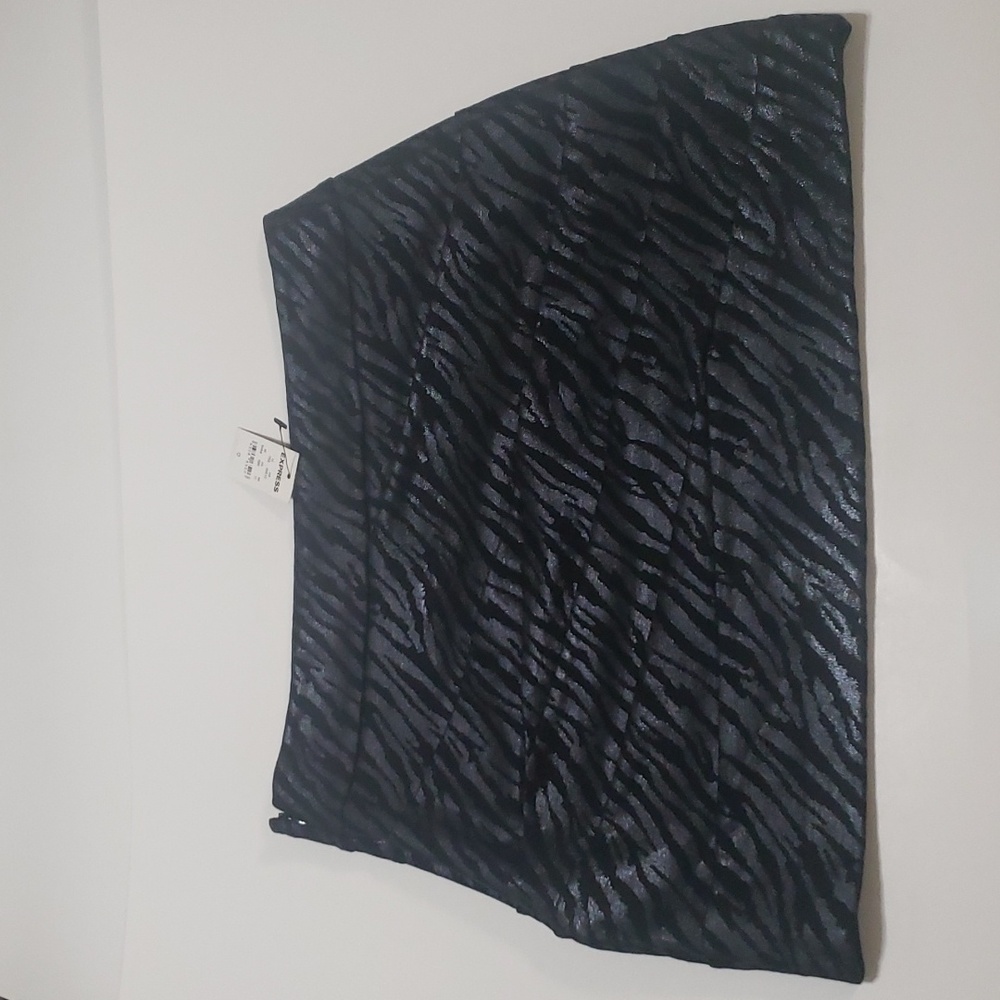 Express stretch black zebra metallic skirt size 0 NWT